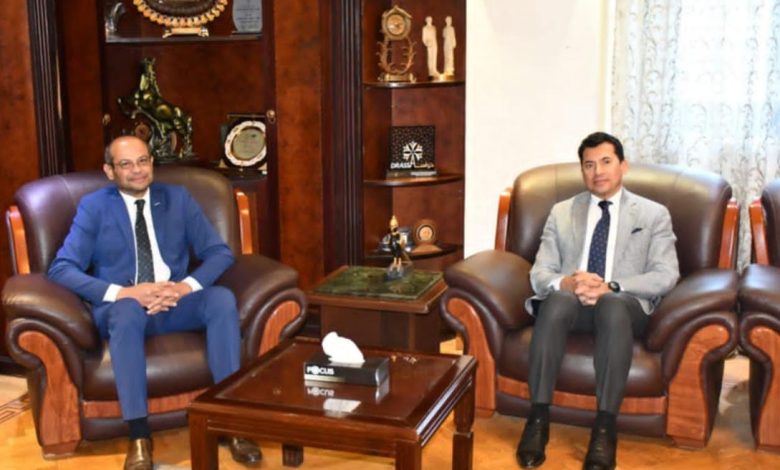 وزير الشباب ورئيس البورصة يشهدان انطلاق أولى فعاليات مبادرة البورصة للجميع