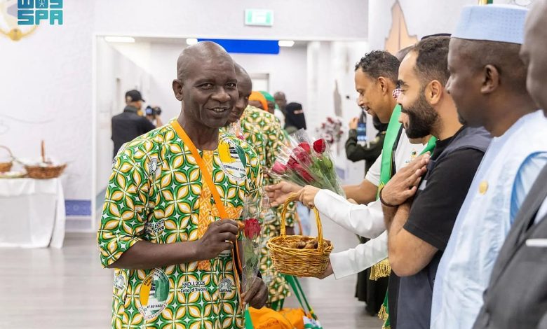 وصول أولى رحلات «طريق مكة» من كوت ديفوار إلى مطار الأمير محمد بن عبدالعزيز بالمدينة المنورة