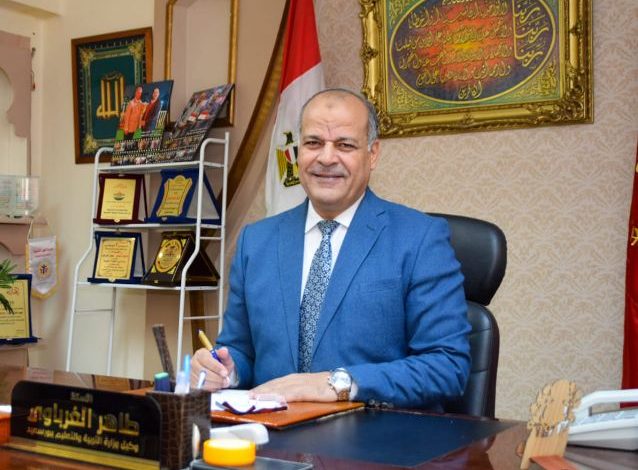 وكيل تعليم بورسعيد يبحث مع رؤساء لجان امتحانات شهادة الدبلومات الفنية تجهيز اللجان