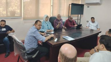 وكيل صحة قنا يناقش الخطط الإشرافية وتحسين جودة الخدمات الطبية