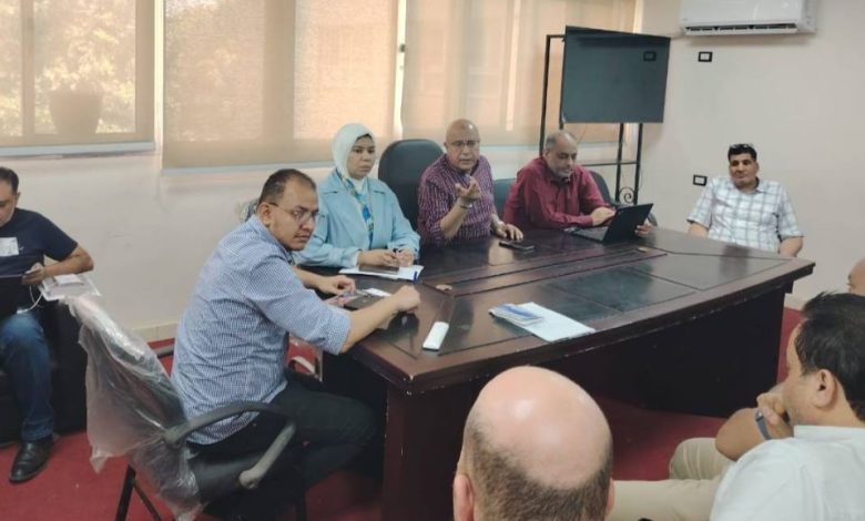 وكيل صحة قنا يناقش الخطط الإشرافية وتحسين جودة الخدمات الطبية