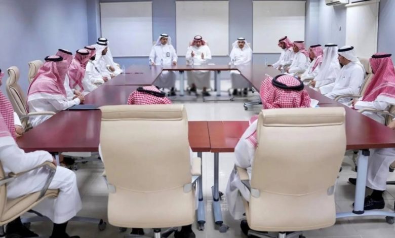 رئيس هيئة الرقابة ومكافحة الفساد يلتقي قيادات ومنسوبي الهيئة المشاركين في الحج - أخبار السعودية