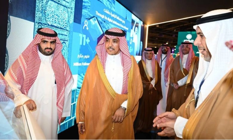 من مكة المكرمة.. وزير الإعلام يُدشّن منصة الصور السعودية للعالم - أخبار السعودية