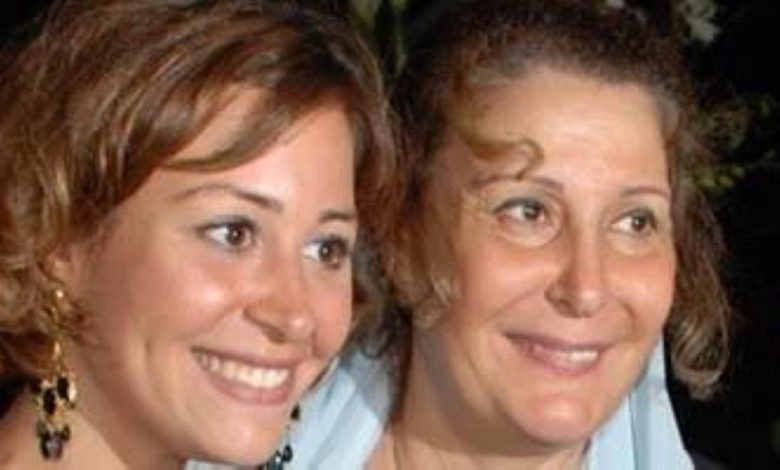 تجري فحوصات روتينية فقط.. منة شلبي: ماما زيزي بخير - أخبار السعودية