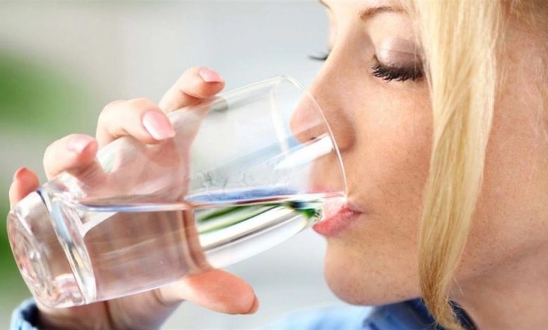 6 علامات تشير إلى أنك لا تشرب كمية كافية من الماء