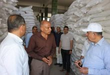 محافظ المنيا يطمئن على توافر أرصدة السلع الغذائية بالأسواق