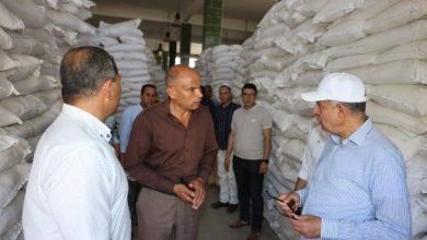 محافظ المنيا يطمئن على توافر أرصدة السلع الغذائية بالأسواق