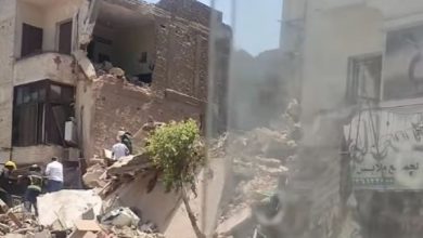 أصبح كوم تراب.. استخراج مصابين من أسفل أنقاض عقار شبرا المنهار |شاهد