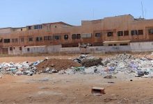 ملعب يئن تحت وطأة النسيان