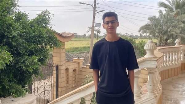 أدهم خالد العوامي الأول على الجمهورية في الشهادة الإعدادية .. محققًا الدرجة النهائية