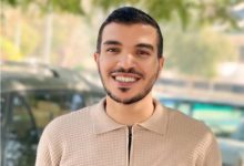 أهالي الروضة بالمنيا في انتظار وصول جثمان الطبيب علي جلال بعد غرقه في الترعة الإبراهيمية بأسيوط