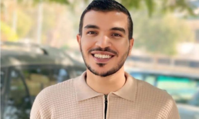 أهالي الروضة بالمنيا في انتظار وصول جثمان الطبيب علي جلال بعد غرقه في الترعة الإبراهيمية بأسيوط