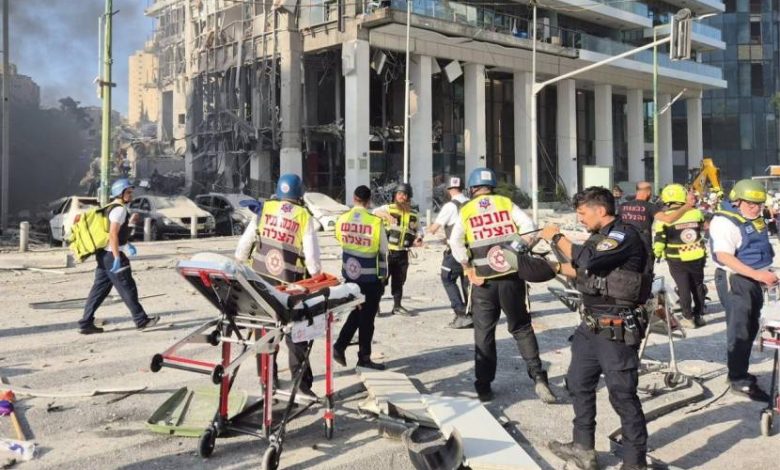 إيران تشلّ "تل أبيب" وتدك منشآت حساسة في أكبر هجوم صاروخي