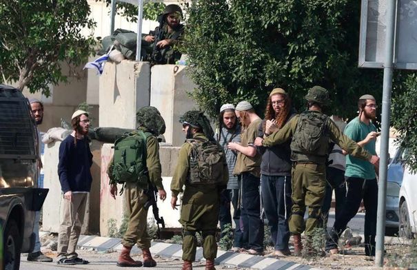 استشهاد 4 فلسطينيين بينهم طفل برصاص الاحتلال والمستوطنين...