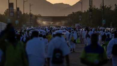 الأمن العام السعودي: خطط تفويج الحجاج تتم بسلاسة وتناغم.. والحجاج يواصلون نفرتهم إلى مزدلفة