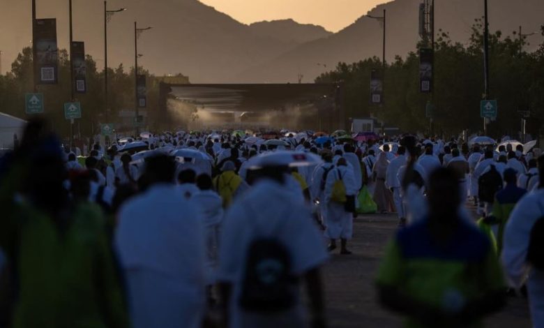 الأمن العام السعودي: خطط تفويج الحجاج تتم بسلاسة وتناغم.. والحجاج يواصلون نفرتهم إلى مزدلفة