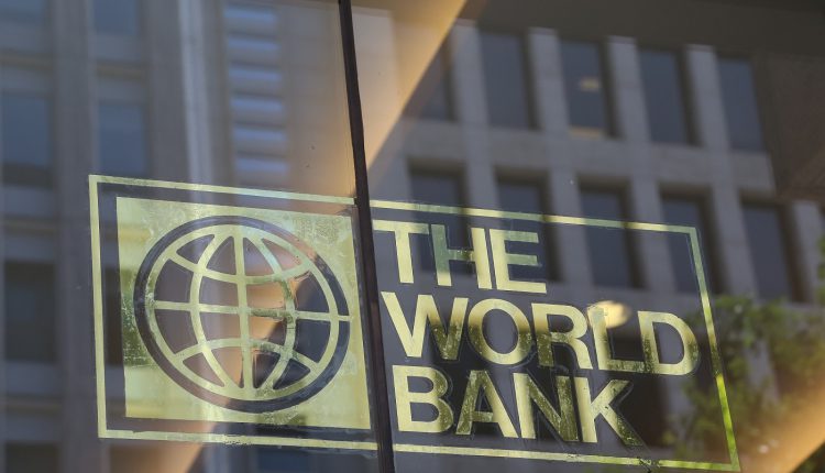 البنك الدولي يعلنها.. إذا كان دخلك اليومي أقل من 3 دولارات فأنت تحت خط الفقر