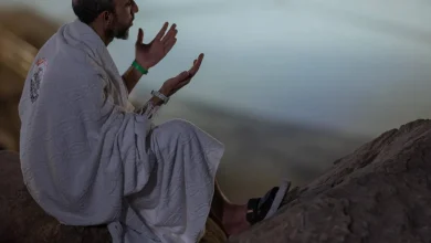 الحجاج يتوافدون على عرفات لأداء الركن الأعظم