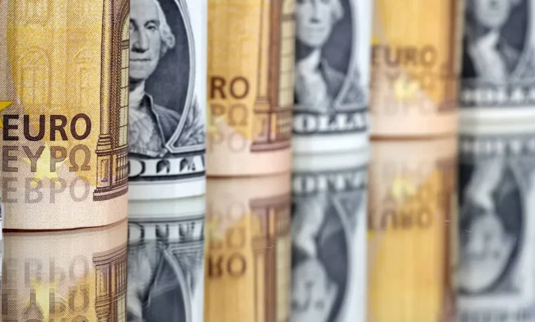 الدولار الأميركي يهبط لأدنى مستوى منذ 3 سنوات