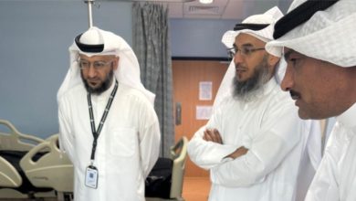 المطيري يطمئن على صحة أحد الحجاج الكويتيين