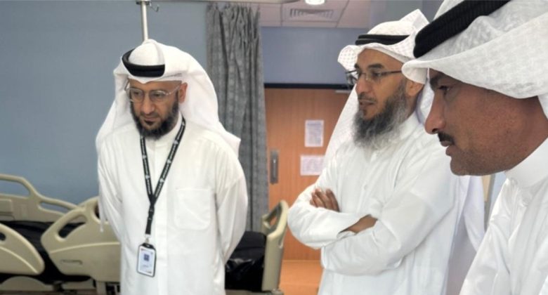 المطيري يطمئن على صحة أحد الحجاج الكويتيين
