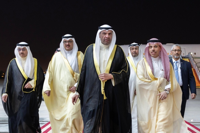اليحيا يستقبل نظيره السعودي بمناسبة زيارته الرسمية للبلاد