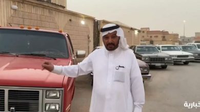 بالفيديو.. مواطن يحتفظ بسيارات كلاسيكية يتجاوز عمرها العقدين في حفر الباطن