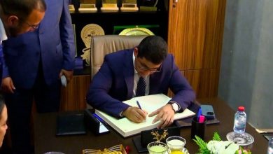 بنسعيد يقرب جمعيات بفاس من الصناعة الثقافية و"جواز الشباب"