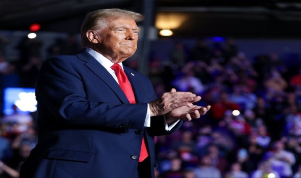 ترمب يهاجم رئيس الاحتياطي الفيدرالي مجددًا ويطالب بخفض أسعار الفائدة نقطتين أو ثلاث لتخفيف العبء الاقتصادي