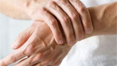 تشعر بتنميل في ذراعك اليمنى؟- 5 أمراض قد تكون السبب...