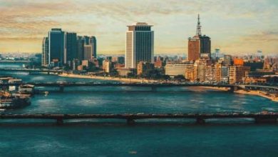 جريمة مروعة في حي راقٍ بالقاهرة أم تقتل أطفالها الثلاثة خنقاً بسبب ضائقة مالية وتبلغ الشرطة