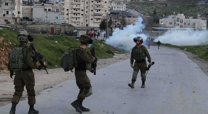 جيش الاحتلال يعتدي ضربا على 6 فلسطينيين بينهم سيدة في الضفة
