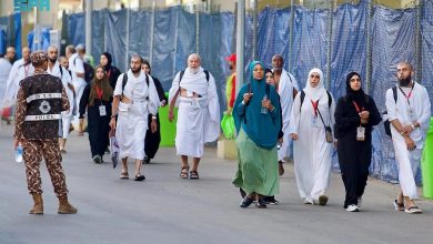 حُجِّاج بيت الله الحرام يتوافدون إلى مشعر منى لقضاء يوم التروية