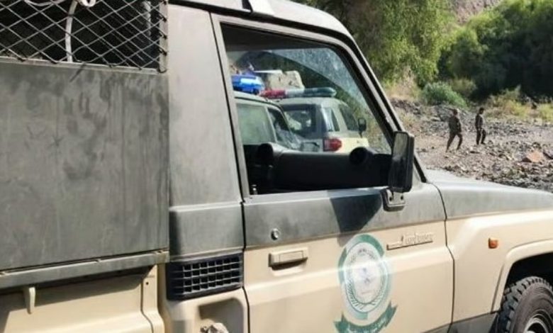 دوريات المجاهدين بجازان تقبض على مواطن لنقله 8 مخالفين لنظام أمن الحدود