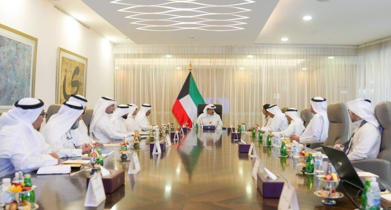 رئيس الوزراء يترأس اجتماعاً للجنة متابعة توفير خدمات المشروعات الإسكانية