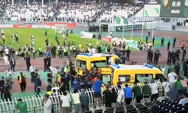 سقوط مشجعين من المدرجات يفسد احتفالات مولودية الجزائر بالدوري