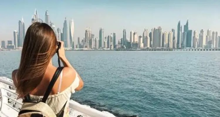 عازبات مقيمات في دبي وجدن المال وفقدن الحب