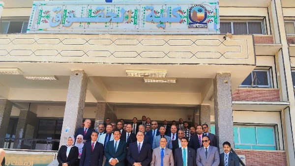 عميد حقوق قنا يستقبل نقيب المحامين عقب مراسم حلف يمين الأعضاء الجدد