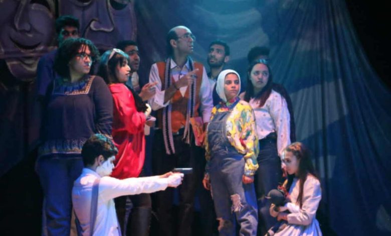فرقة طنطا تقدم عرض الوهم على مسرح روض الفرج ضمن مهرجان فرق الأقاليم
