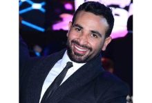 فنان مصري يعلن توبته من المسجد النبوي