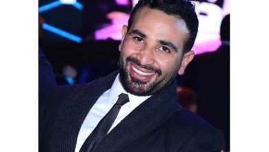 فنان مصري يعلن توبته من المسجد النبوي