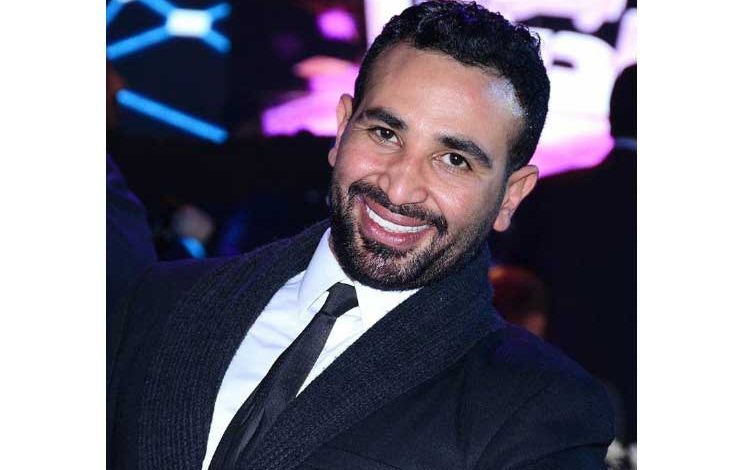 فنان مصري يعلن توبته من المسجد النبوي