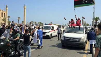 قافلة الصمود عالقة قرب مصراتة بعد منع عبورها الحدود المصرية واحتجاز 11 من أعضائها