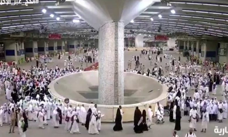 للوقاية من الإجهاد الحراري.. الفرق الصحية في منشأة الجمرات توزّع أظرفًا مثلّجة على ضيوف الرحمن