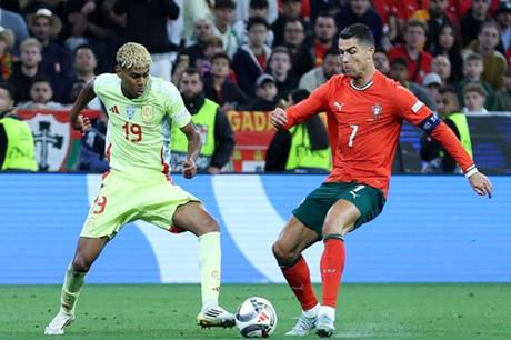 لماذا "تجاهل" لامين جمال رونالدو أثناء المصافحة بعد نهائي دوري الأمم؟