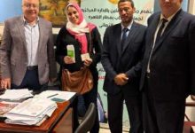 مأمور جمرك بمطار القاهرة يعثر على 9500 دولار ويعيدها لراكبة