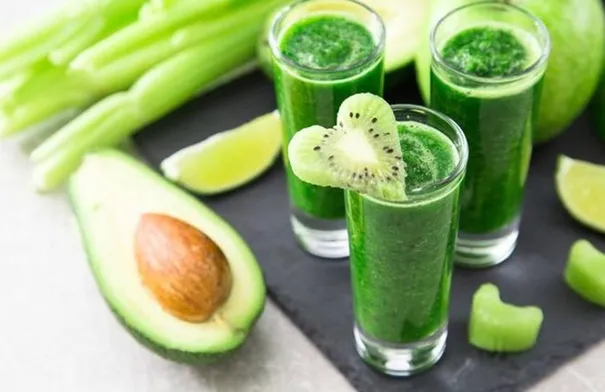 ماذا يحدث للجسم عند شرب العصير الأخضر يوميا؟...