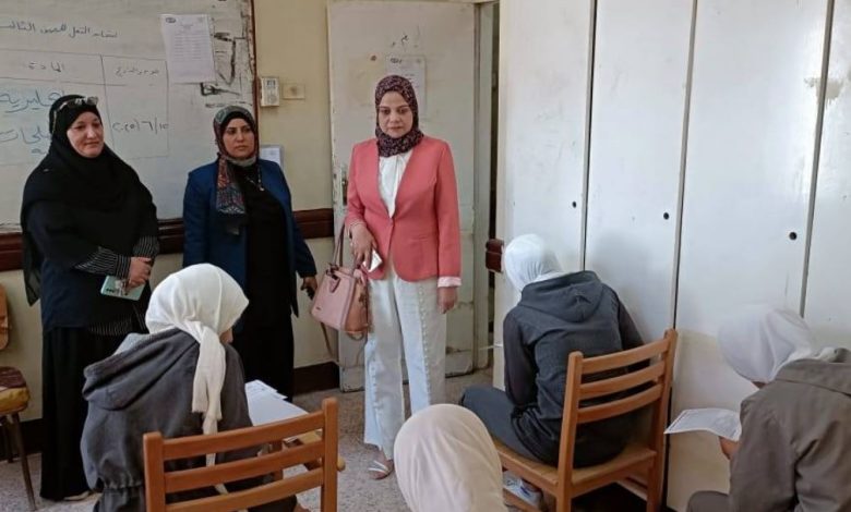مدير التأمين الصحي بالقليوبية تتفقد امتحانات التمريض في مدرسة التمريض ببنها