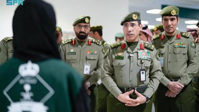 مدير عام الجوازات المكلف يقف على سير العمل في صالات الجوازات بمطار الطائف الدولي