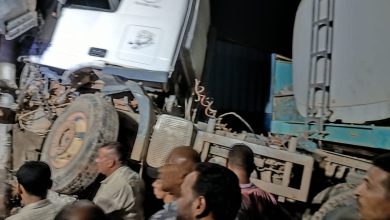 مصرع سائق تريلا ونجله في حادث اصطدام برصيف طريق القاهرة – الإسكندرية الصحراوي